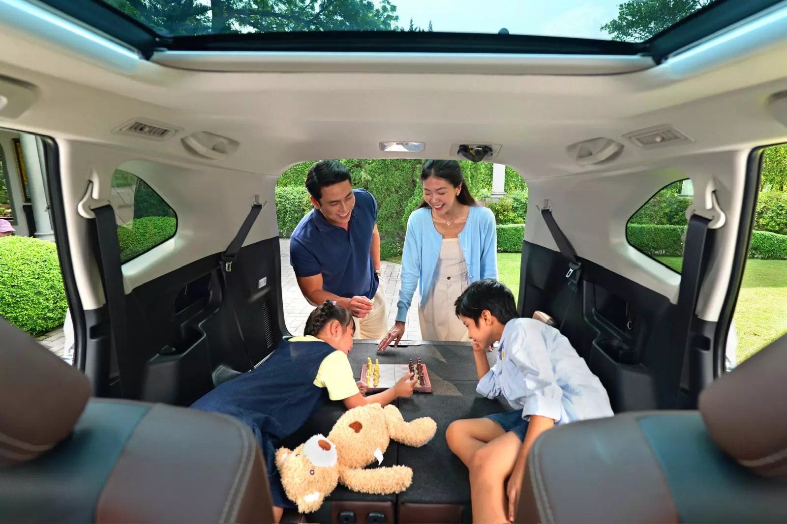 Chinh phục mọi cung đường cùng mẫu xe gầm cao Toyota Innova Cross - Ảnh 1.