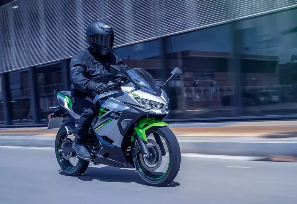 kawasaki-ninja-e-1-2027-1-62e9 Mô tô điện Kawasaki Ninja e-1 2027 sở hữu công suất và giá bán gây thất vọng - Ảnh 1.