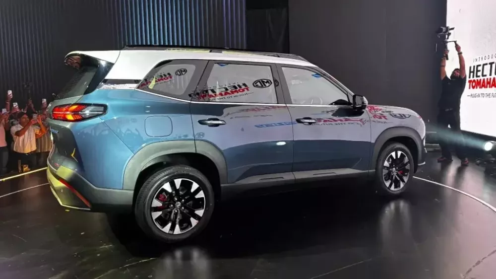 mg-hector-tomahawk-phev-4-86da MG bán SUV điện 3 hàng ghế với giá không kèm pin siêu rẻ - Ảnh 4.