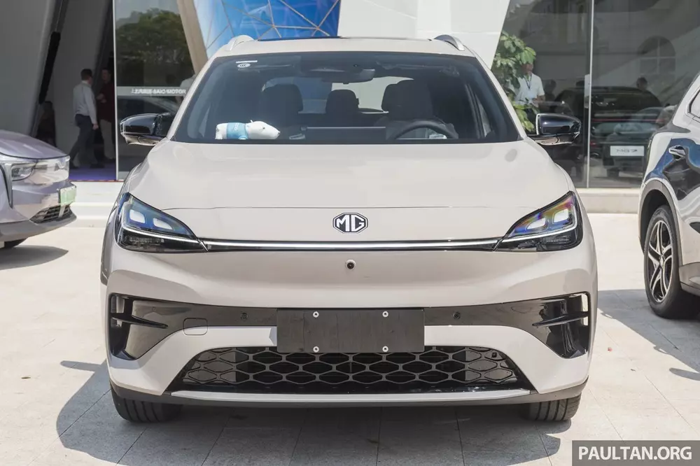 mg4x-4-f113 MG4X có phạm vi di chuyển tối đa 610 km