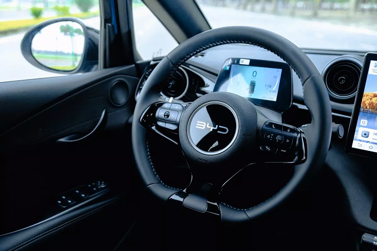 Review BYD Dolphin - chiếc xe điện nhỏ mà "có võ" giữa lòng đô thị - Ảnh 2.