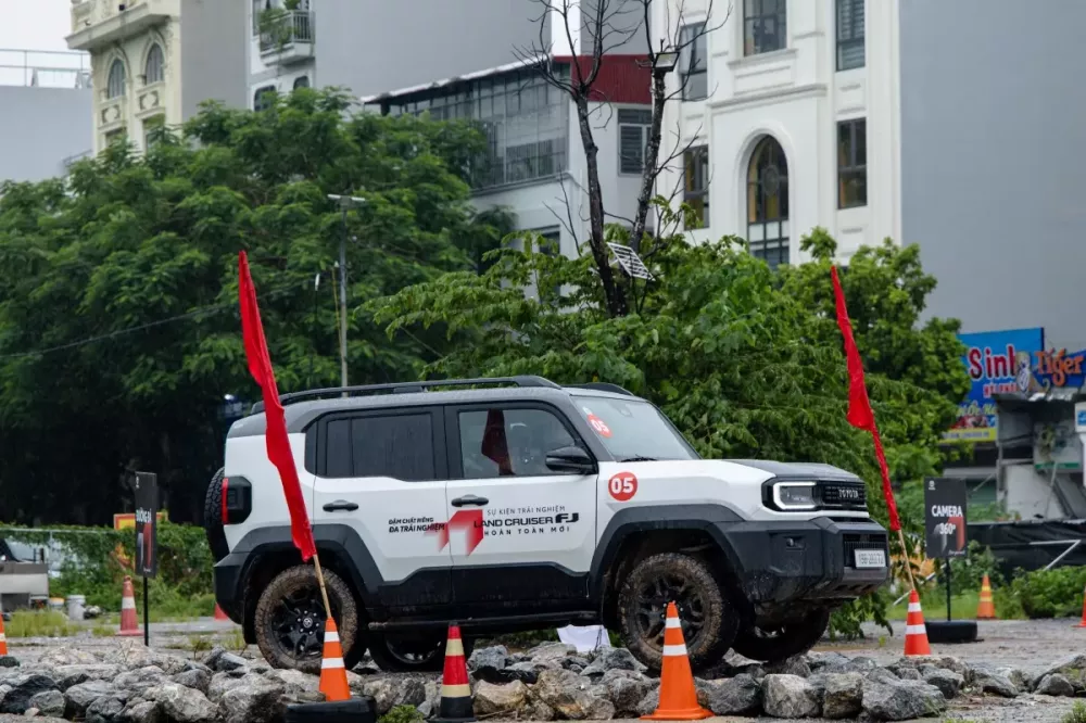 Đánh giá Toyota Land Cruiser FJ 2026: SUV địa hình cá tính, danh có xứng với thực?- Ảnh 3.