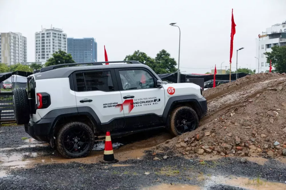 Đánh giá Toyota Land Cruiser FJ 2026: SUV địa hình cá tính, danh có xứng với thực?- Ảnh 9.