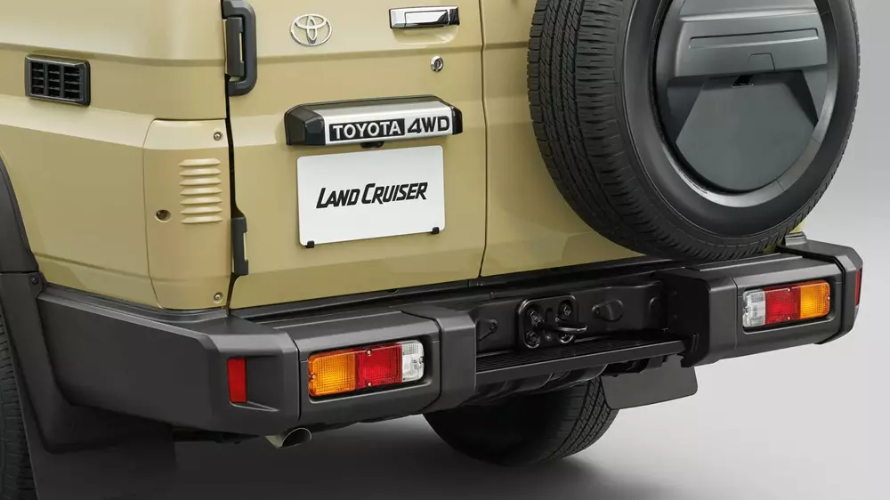Đây là lý do Toyota Land Cruiser 70 Series bị che kín cụm đèn hậu - Ảnh 4.