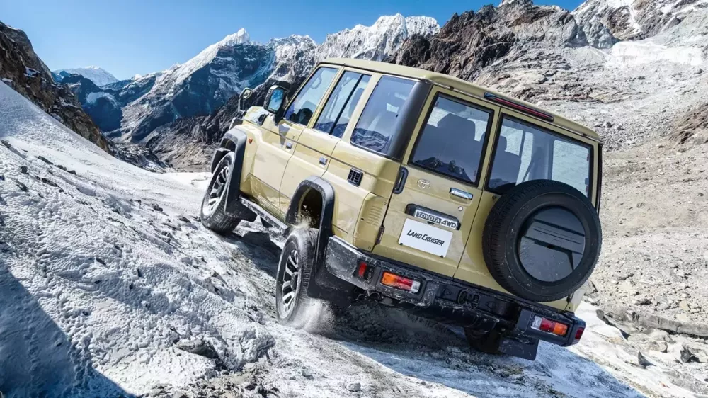 Đây là lý do Toyota Land Cruiser 70 Series bị che kín cụm đèn hậu - Ảnh 3.