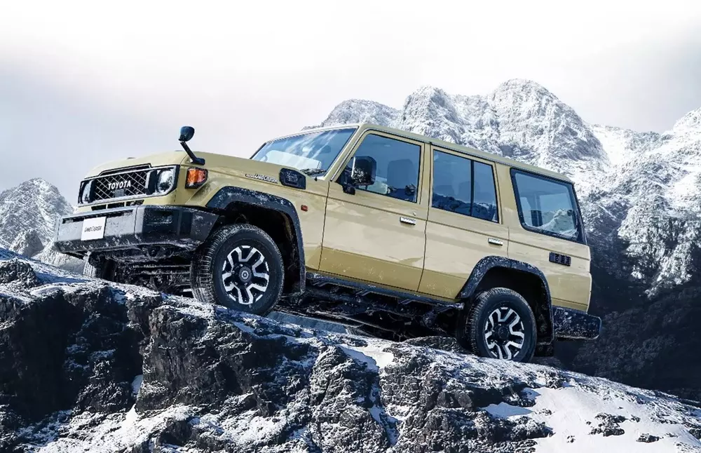 Đây là lý do Toyota Land Cruiser 70 Series bị che kín cụm đèn hậu - Ảnh 1.