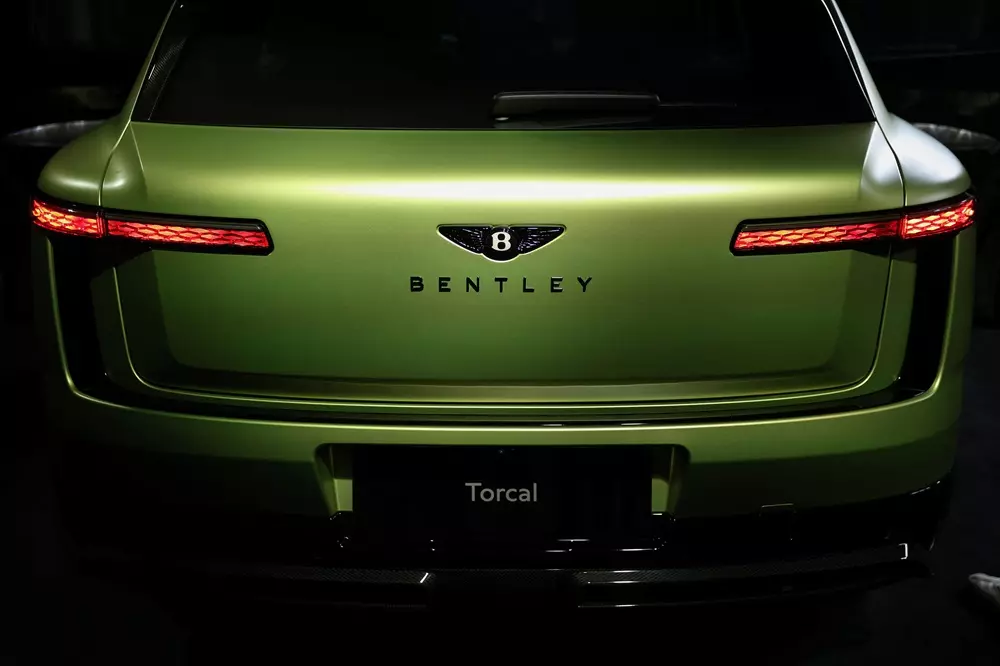 bentley-torcal-13-6070 Bentley Torcal sở hữu đèn hậu thanh mảnh