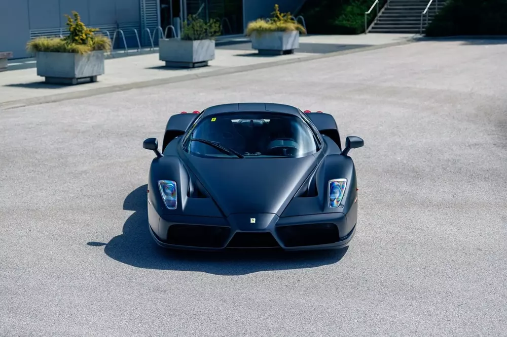 ferrari-enzo-4-3917 Chiếc Ferrari Enzo sơn đen nhám duy nhất trên thế giới từng thuộc sở hữu của Hoàng gia Brunei - Ảnh 5.