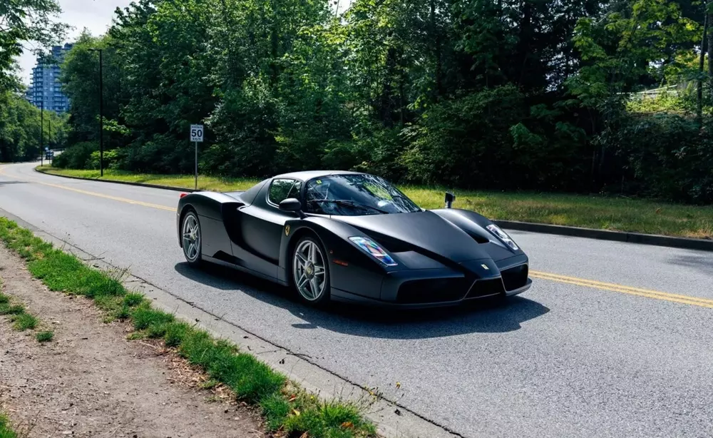 ferrari-enzo-6-abba Chiếc Ferrari Enzo sơn đen nhám duy nhất trên thế giới từng thuộc sở hữu của Hoàng gia Brunei - Ảnh 6.