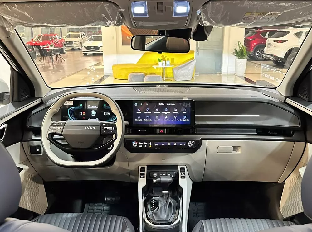 kia-carens-clavis-11-c5aa Ngắm hình ảnh "bằng xương, bằng thịt" của Kia Carens Clavis tại đại lý Việt: thiết kế mới, trang bị "xịn" hơn - Ảnh 7.
