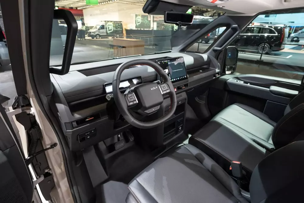 kia-pv7-cargo-7-9c46 Kia PV7 trình làng, phả hơi nóng lên Ford Transit - Ảnh 10.