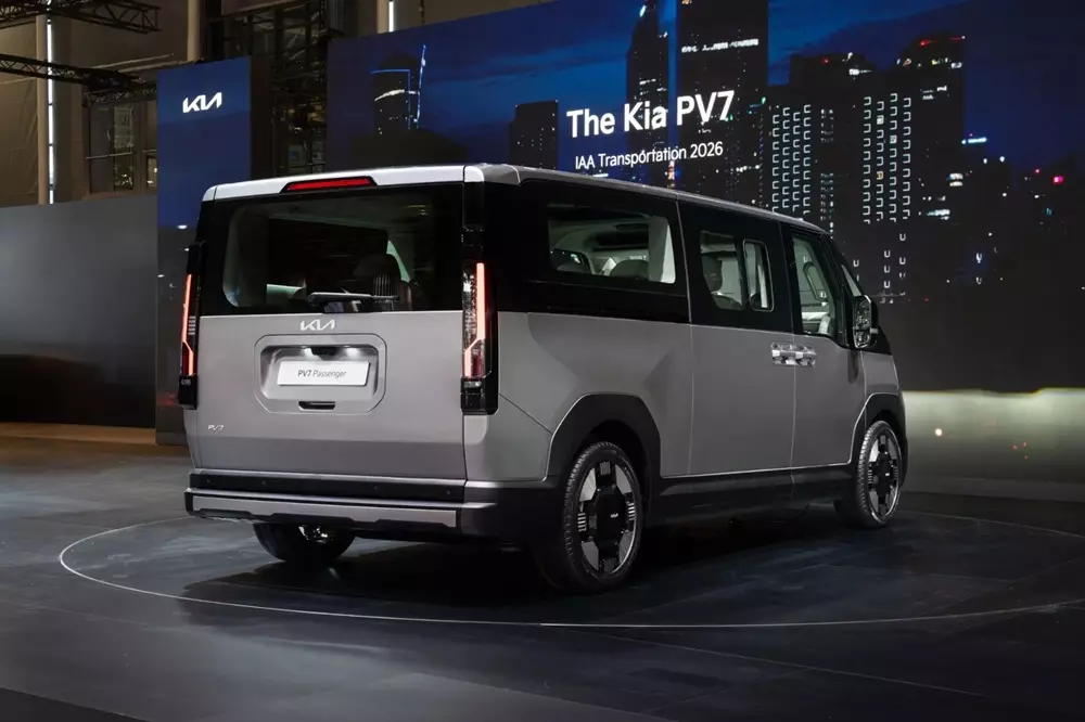 kia-pv7-passenger-4-5211 Kia PV7 trình làng, phả hơi nóng lên Ford Transit - Ảnh 9.