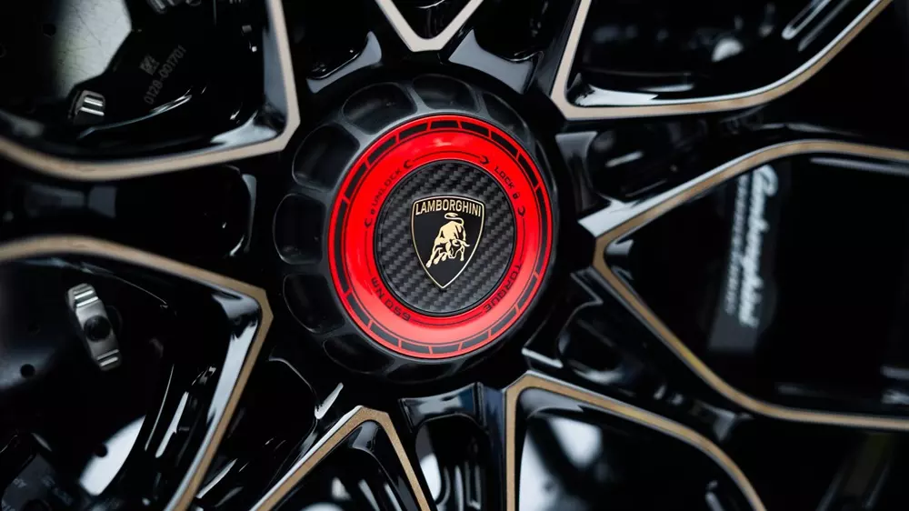 lamborghini-revuelto-sv-4-1e87 Lamborghini Revuelto SV dùng mâm 20 inch trước và 21 inch sau