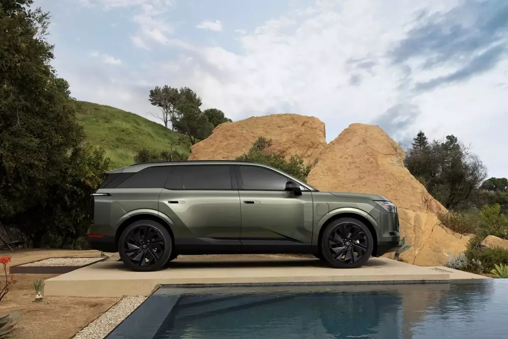 SUV hạng sang Lexus TZ sẽ bán ở Việt Nam được công bố giá bán - Ảnh 2.