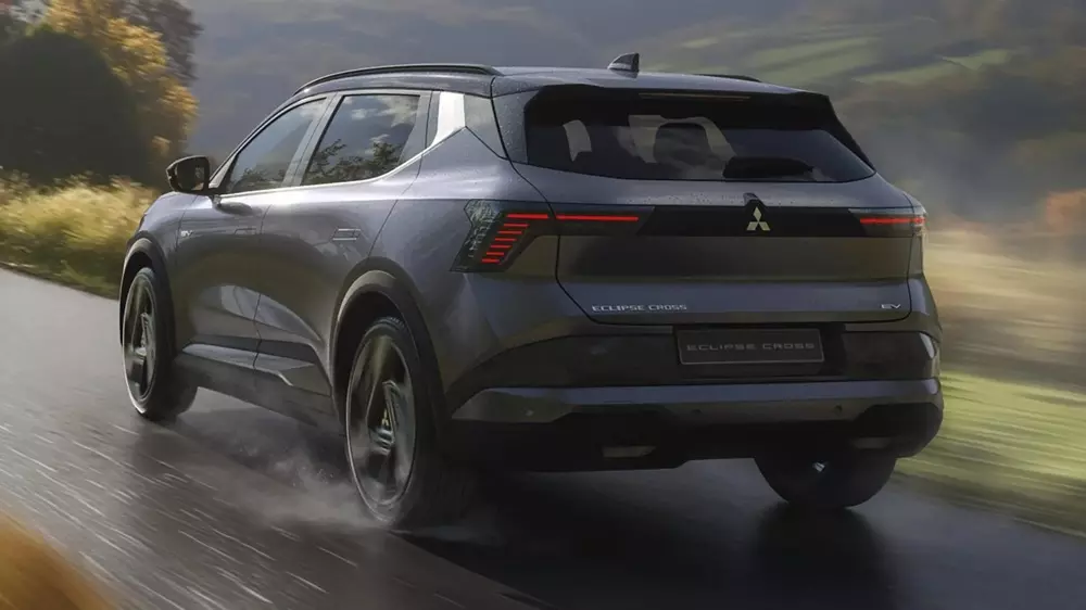 Mitsubishi Eclipse Cross EV mới bán được 1 năm đã giảm giá bán, thêm bản mới - Ảnh 2.
