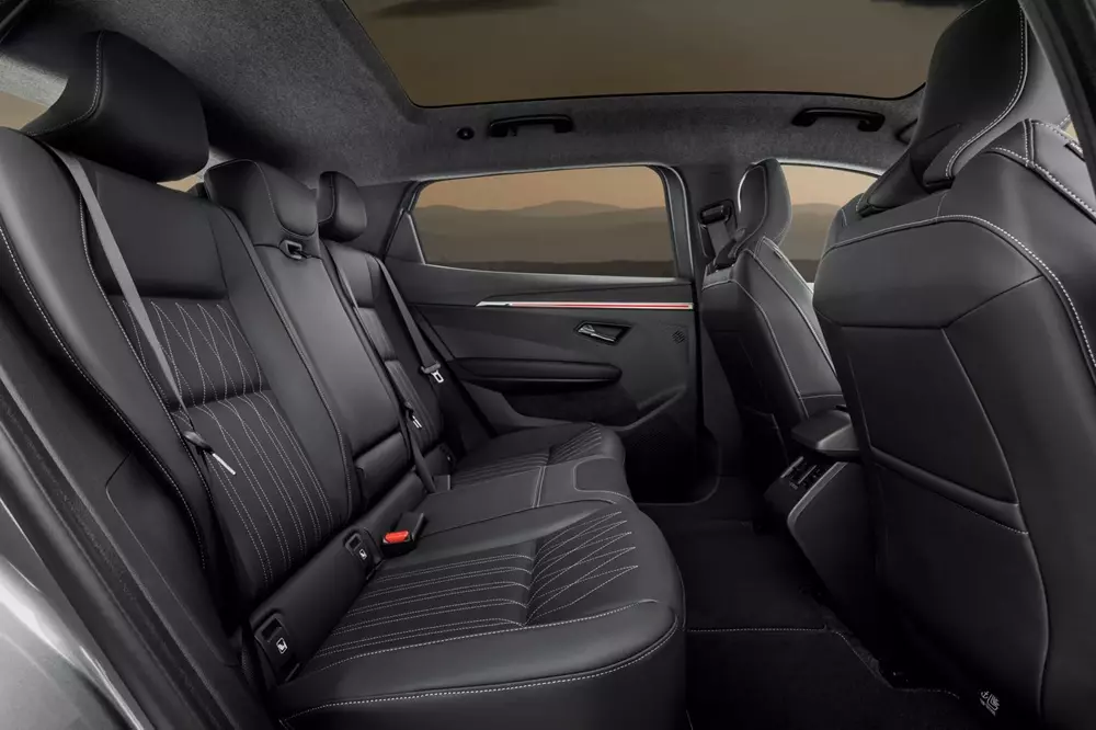 Mitsubishi Eclipse Cross EV mới bán được 1 năm đã giảm giá bán, thêm bản mới - Ảnh 5.