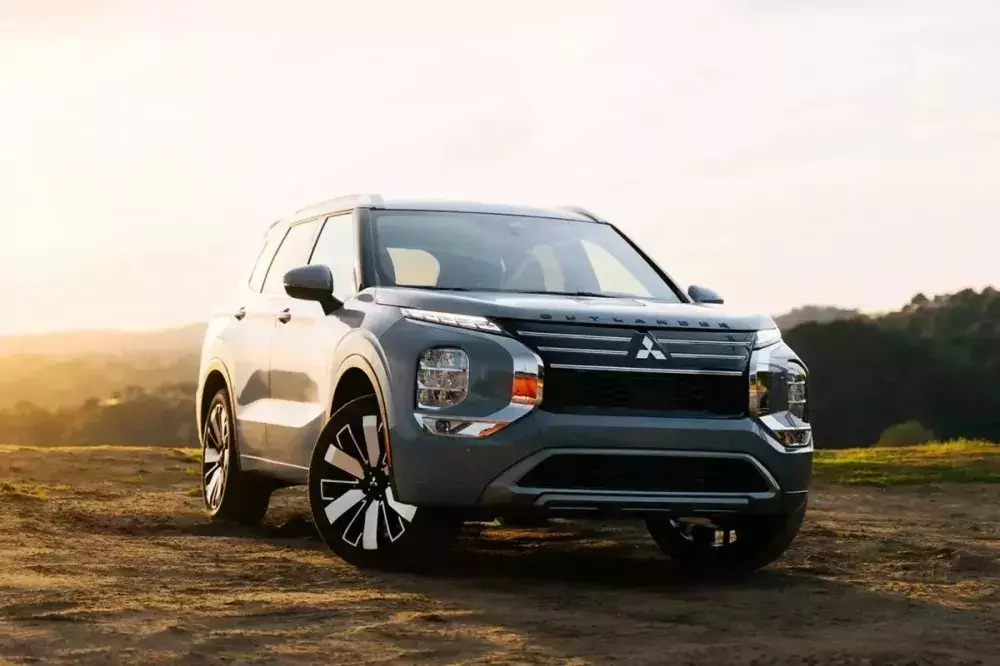 mitsubishi-outlander-e4b7 Mitsubishi Outlander sắp quay trở lại thị trường Việt Nam