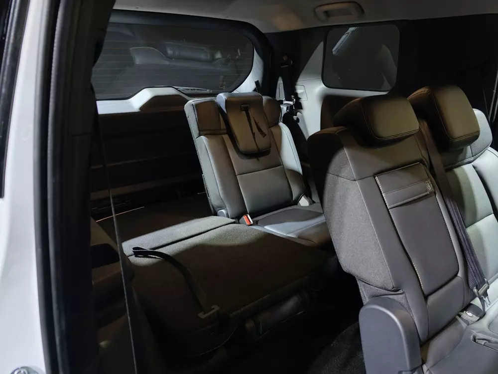 mitsubishi-pajero-2027-3-fa4f Hàng ghế cuối của Mitsubishi Pajero 2027