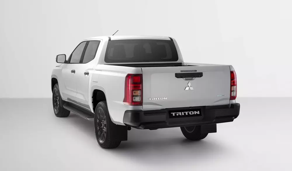 Mitsubishi Triton tại Việt Nam có thêm phiên bản 4WD AT Premium mới, giá từ 782 triệu đồng - Ảnh 3.