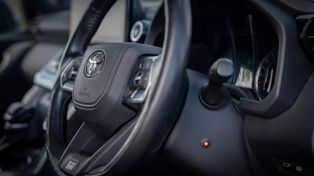 Toyota Land Cruiser liên tục bị ăn trộm, hãng tung ra giải pháp mới - Ảnh 3.