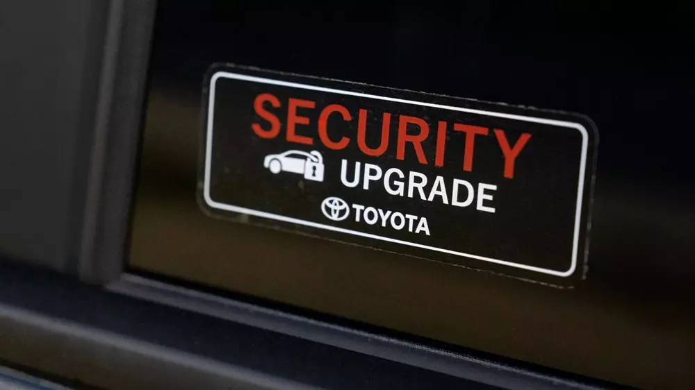 Toyota Land Cruiser liên tục bị ăn trộm, hãng tung ra giải pháp mới - Ảnh 4.