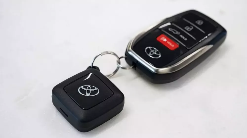 Toyota Land Cruiser liên tục bị ăn trộm, hãng tung ra giải pháp mới - Ảnh 2.