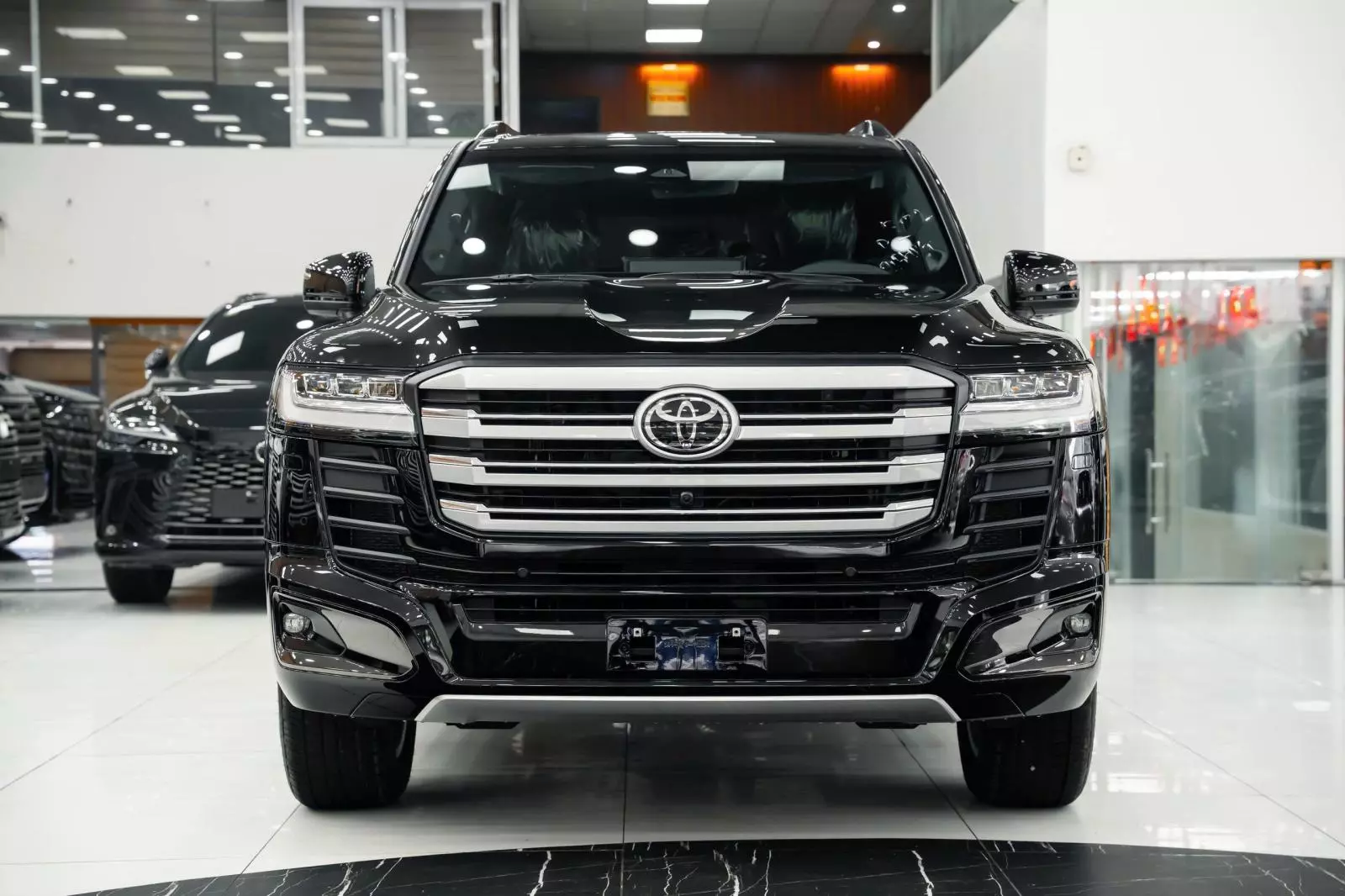 toyota-land-cruiser-hev-8df5 Soi cận từng góc "quái thú" Toyota Land Cruiser HEV giá 4,71 tỷ đồng tại đại lý - Ảnh 2.