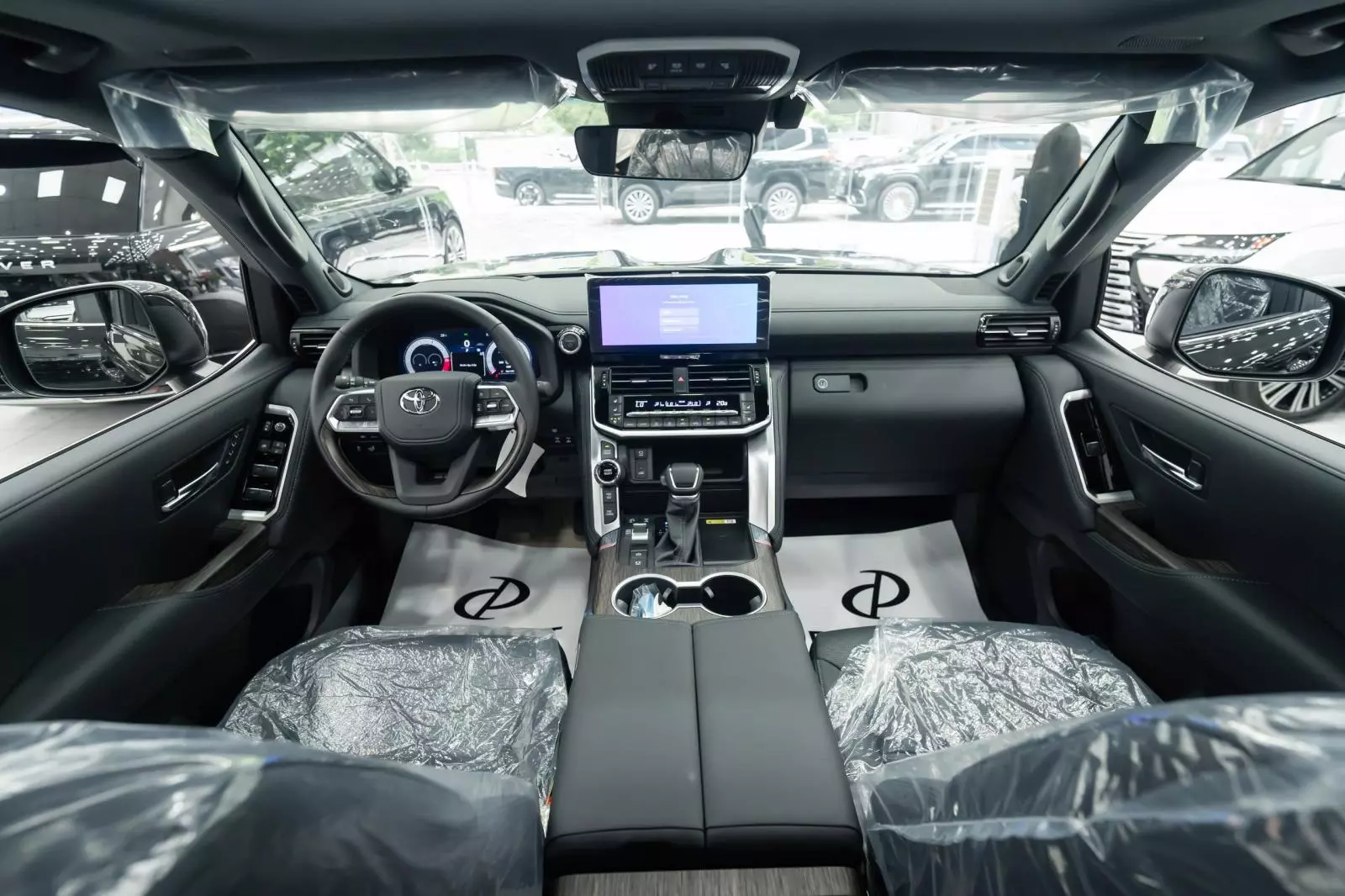 toyota-land-cruiser-hev14-9c20 Soi cận từng góc "quái thú" Toyota Land Cruiser HEV giá 4,71 tỷ đồng tại đại lý - Ảnh 8.