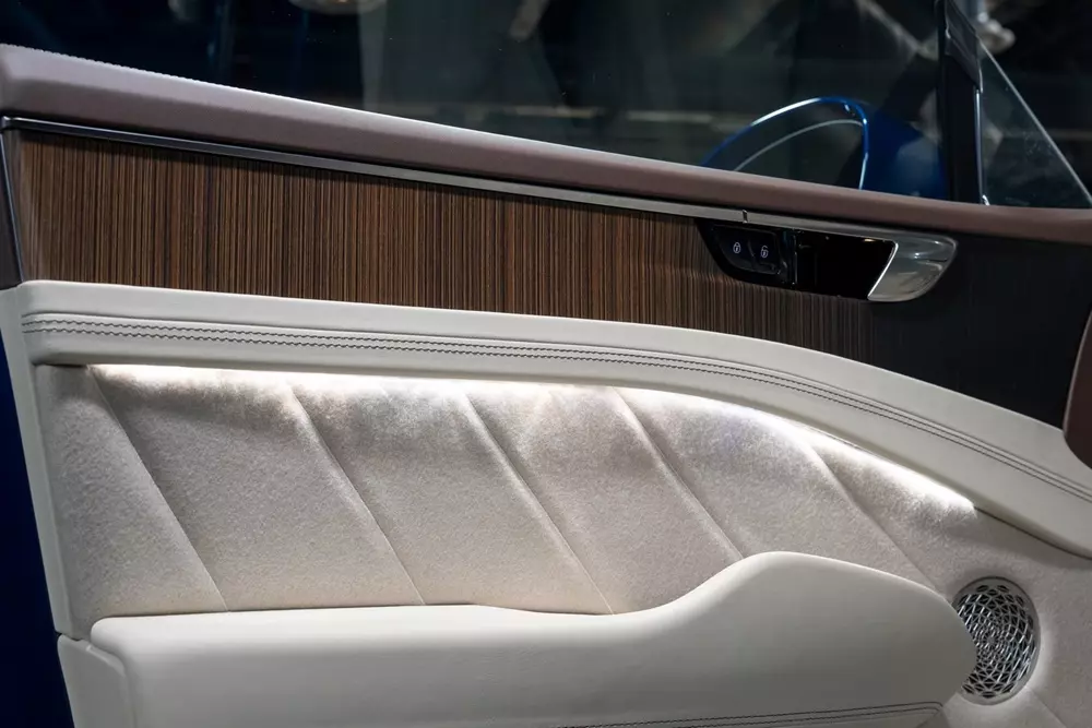 Bentley Torcal sở hữu nhiều vật liệu tùy chọn cho nội thất