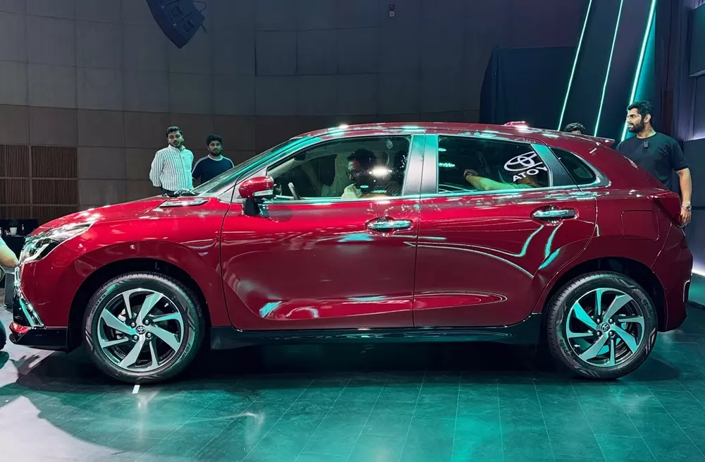 Toyota Glanza 2027 nhìn từ bên sườn