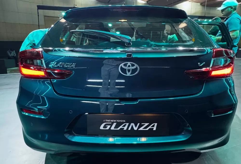 Gốc gác Suzuki được thể hiện rõ qua khu vực phía sau của Toyota Glanza 2027