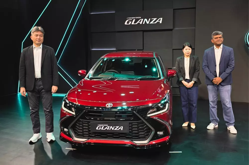 Vén màn xe giá rẻ Toyota Glanza 2027